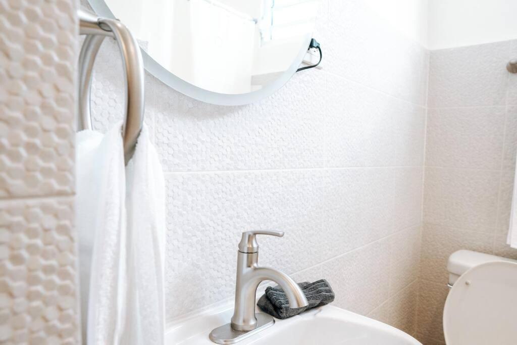 Comfy & Bright Apt @ Calle Loiza - Walk To Beach / Calle Loiza Abajo -N Lägenhet San Juan Exteriör bild